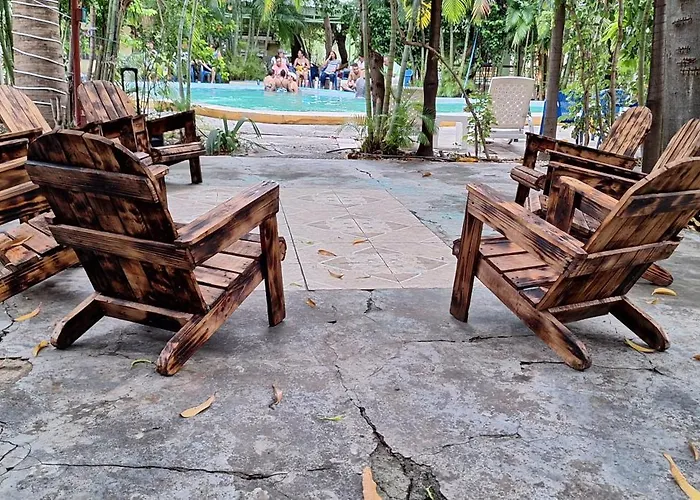 Casa Con Parqueo, Netflix Piscina En Hotel Villa Marchena
