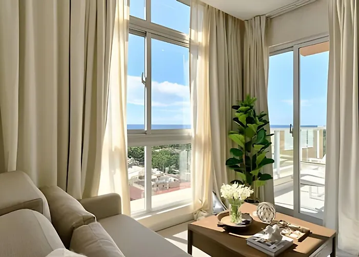 Costal View Apt. Walkable To Beach & Restaurants